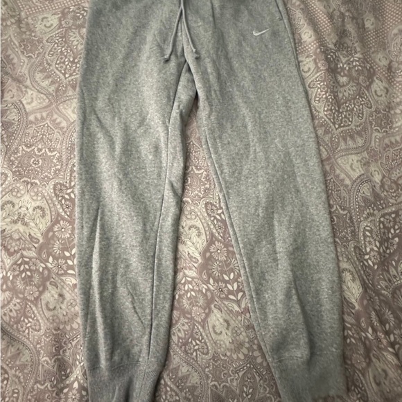 Women’s Grey Nike Sweats - Picture 4 of 4